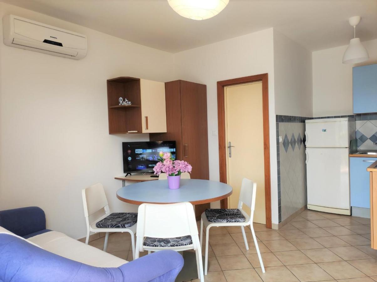 Apartment Rose Krk Town Exteriör bild