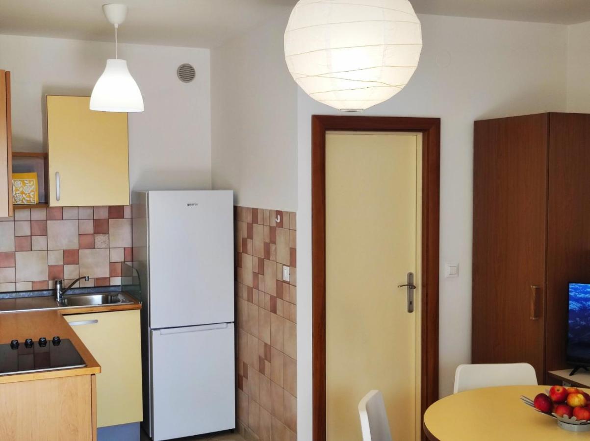 Apartment Rose Krk Town Exteriör bild